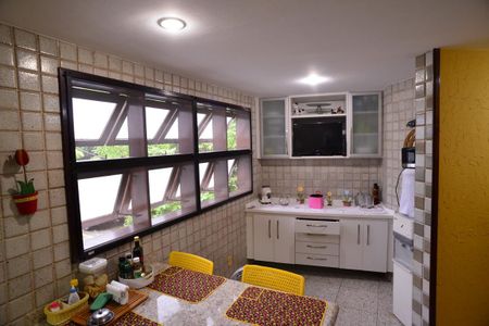 Casa de condomínio à venda com 432m², 4 quartos e 3 vagasCozinha