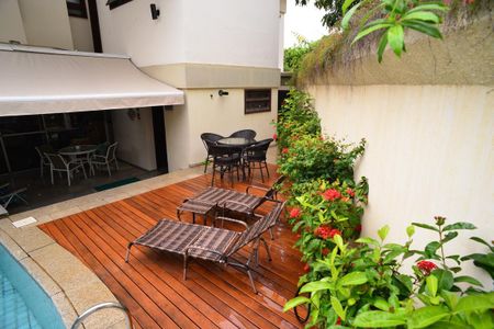 Casa de condomínio à venda com 432m², 4 quartos e 3 vagasDeck e Piscina