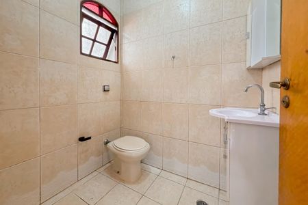 Casa para alugar com 200m², 4 quartos e 4 vagasBanheiro Corredor