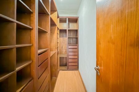 Casa para alugar com 200m², 4 quartos e 4 vagasCloset da Suíte