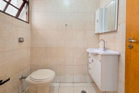 Casa para alugar com 200m², 4 quartos e 4 vagasBanheiro Corredor