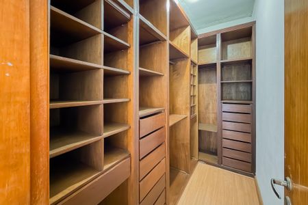 Casa para alugar com 200m², 4 quartos e 4 vagasCloset da Suíte