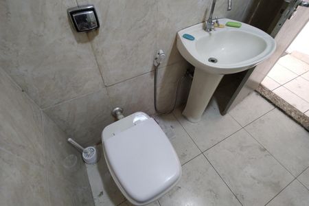 Casa de condomínio à venda com 180m², 3 quartos e 2 vagas Casa de condomínio à venda com 180m², 3 quartos e 2 vagasBanheiro Social