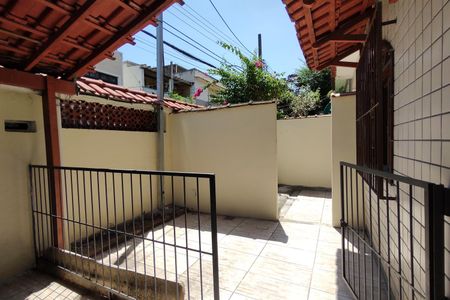 Casa de condomínio à venda com 180m², 3 quartos e 2 vagas Casa de condomínio à venda com 180m², 3 quartos e 2 vagasQuintal
