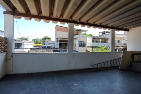 Casa de condomínio à venda com 180m², 3 quartos e 2 vagas Casa de condomínio à venda com 180m², 3 quartos e 2 vagasTerraço