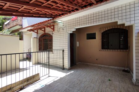 Casa de condomínio à venda com 180m², 3 quartos e 2 vagas Casa de condomínio à venda com 180m², 3 quartos e 2 vagasQuintal