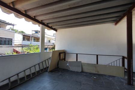 Casa de condomínio à venda com 180m², 3 quartos e 2 vagas Casa de condomínio à venda com 180m², 3 quartos e 2 vagasTerraço