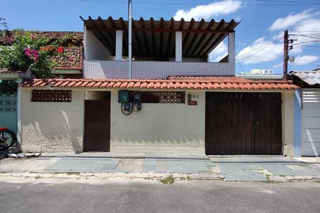 Casa de condomínio à venda com 180m², 3 quartos e 2 vagas Casa de condomínio à venda com 180m², 3 quartos e 2 vagasFachada