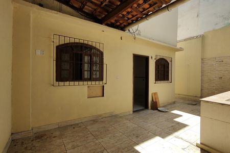 Casa de condomínio à venda com 180m², 3 quartos e 2 vagas Casa de condomínio à venda com 180m², 3 quartos e 2 vagasQuintal