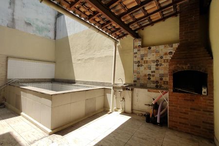 Casa de condomínio à venda com 180m², 3 quartos e 2 vagas Casa de condomínio à venda com 180m², 3 quartos e 2 vagasChurrasqueira