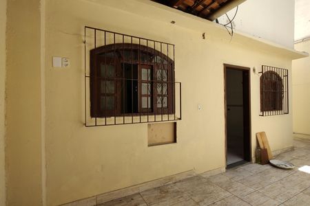 Casa de condomínio à venda com 180m², 3 quartos e 2 vagas Casa de condomínio à venda com 180m², 3 quartos e 2 vagasQuintal
