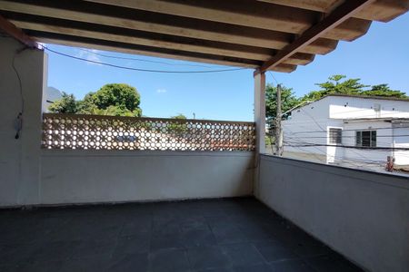 Casa de condomínio à venda com 180m², 3 quartos e 2 vagas Casa de condomínio à venda com 180m², 3 quartos e 2 vagasTerraço
