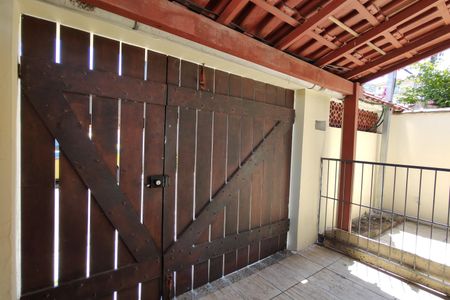 Casa de condomínio à venda com 180m², 3 quartos e 2 vagas Casa de condomínio à venda com 180m², 3 quartos e 2 vagasQuintal