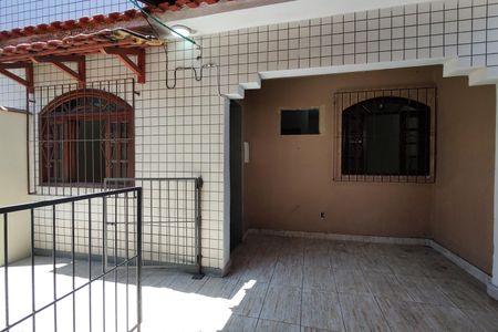 Casa de condomínio à venda com 180m², 3 quartos e 2 vagas Casa de condomínio à venda com 180m², 3 quartos e 2 vagasVaranda