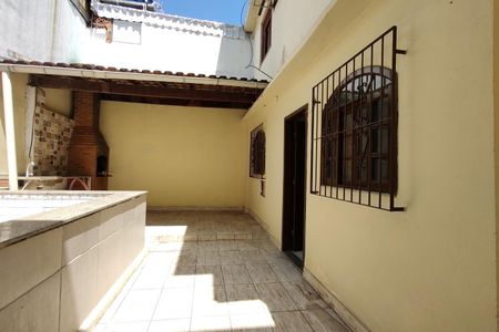 Casa de condomínio à venda com 180m², 3 quartos e 2 vagas Casa de condomínio à venda com 180m², 3 quartos e 2 vagasQuintal
