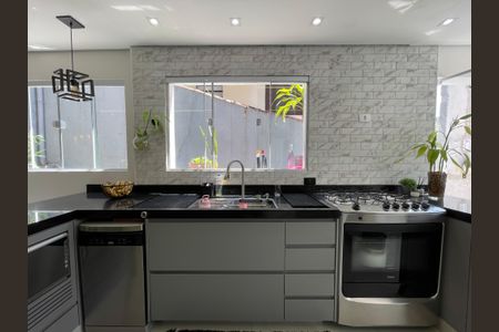 Casa à venda com 130m², 3 quartos e 2 vagasCozinha