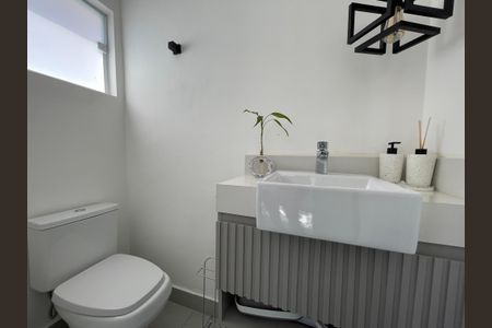 Casa à venda com 130m², 3 quartos e 2 vagasLavabo