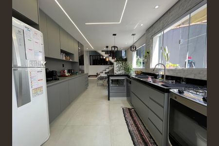 Casa à venda com 130m², 3 quartos e 2 vagasCozinha