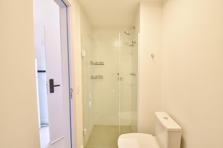 Banheiro de kitnet/studio para alugar com 1 quarto, 27m² em Vila Mariana, São Paulo