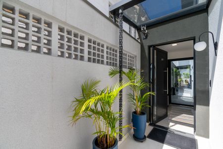 Casa à venda com 300m², 3 quartos e 2 vagas Casa à venda com 300m², 3 quartos e 2 vagasEntrada