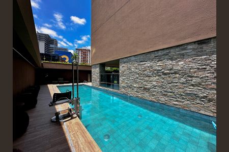 Studio à venda com 28m², 1 quarto e sem vaga Studio à venda com 28m², 1 quarto e sem vagaPiscina