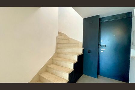 Apartamento à venda com 117m², 2 quartos e 1 vagaEscada