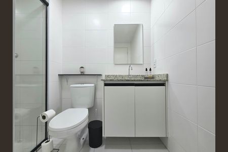 Banheiro de kitnet/studio para alugar com 1 quarto, 25m² em Vila Olímpia, São Paulo