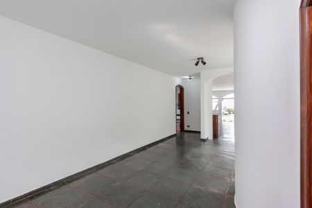 Casa para alugar com 393m², 4 quartos e 2 vagasSala