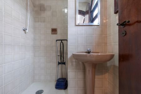 Casa para alugar com 393m², 4 quartos e 2 vagasBanheiro de Serviço