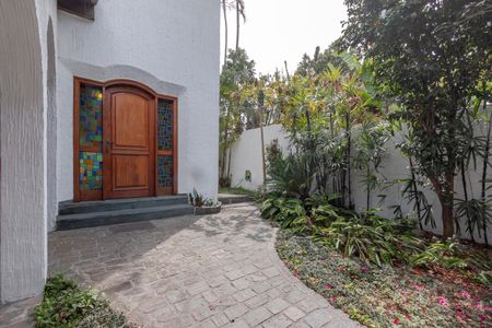 Casa para alugar com 393m², 4 quartos e 2 vagasEntrada