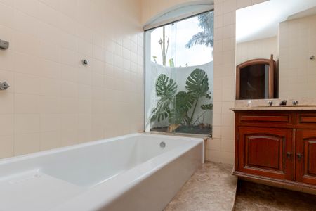 Casa para alugar com 393m², 4 quartos e 2 vagasBanheiro da Suíte 1