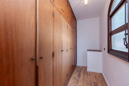 Casa para alugar com 393m², 4 quartos e 2 vagasCloset
