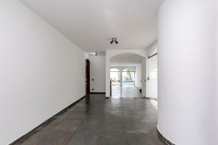 Casa para alugar com 393m², 4 quartos e 2 vagasSala