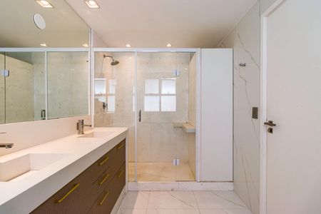 Apartamento à venda com 220m², 3 quartos e 3 vagasBanheiro da Suíte 1