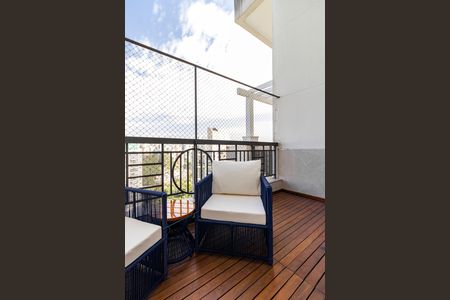 Apartamento à venda com 220m², 3 quartos e 3 vagasVaranda da Sala