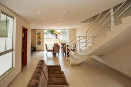 Sala de casa para alugar com 3 quartos, 140m² em Garças, Belo Horizonte