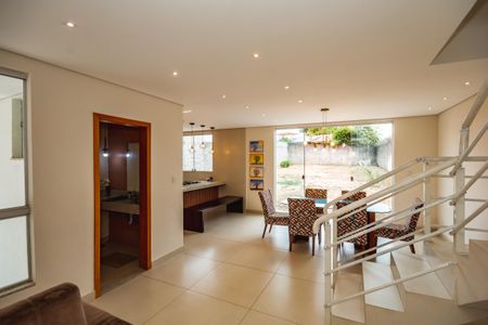 Casa para alugar com 140m², 3 quartos e 2 vagasSala