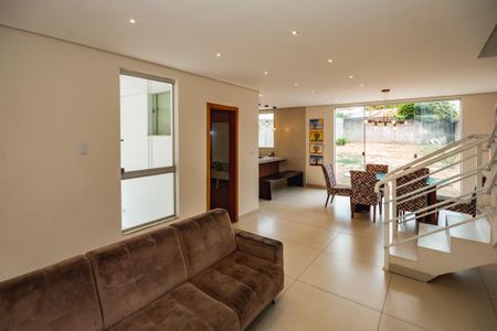 Sala de casa para alugar com 3 quartos, 140m² em Garças, Belo Horizonte