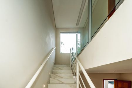 Casa para alugar com 140m², 3 quartos e 2 vagasEscada