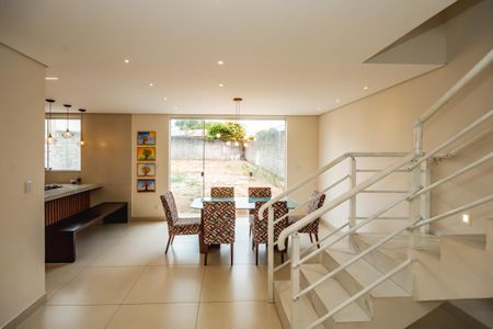 Casa para alugar com 140m², 3 quartos e 2 vagasSala