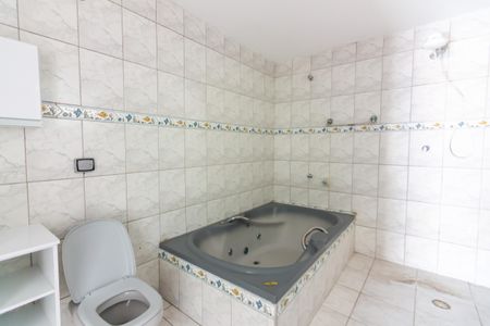 Casa à venda com 150m², 4 quartos e 1 vaga Casa à venda com 150m², 4 quartos e 1 vagaBanheiro da Suíte