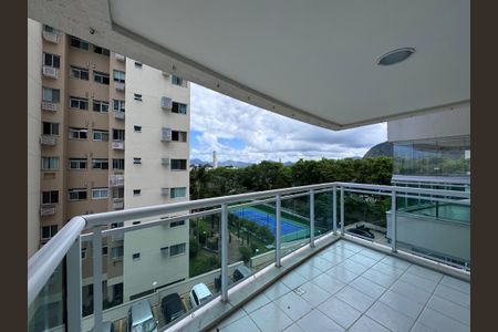 Apartamento à venda com 69m², 2 quartos e 1 vaga Apartamento à venda com 69m², 2 quartos e 1 vagaVaranda
