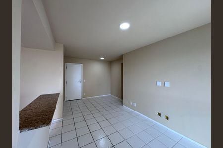 Sala de apartamento para alugar com 2 quartos, 69m² em Recreio dos Bandeirantes, Rio de Janeiro