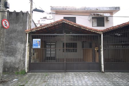 Casa para alugar com 69m², 2 quartos e 2 vagas Casa para alugar com 69m², 2 quartos e 2 vagasFachada