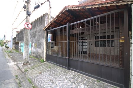 Casa para alugar com 69m², 2 quartos e 2 vagas Casa para alugar com 69m², 2 quartos e 2 vagasFachada