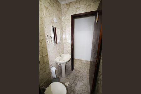 Casa para alugar com 69m², 2 quartos e 2 vagas Casa para alugar com 69m², 2 quartos e 2 vagasBanheiro Social