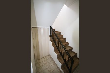 Casa para alugar com 69m², 2 quartos e 2 vagas Casa para alugar com 69m², 2 quartos e 2 vagasEscada