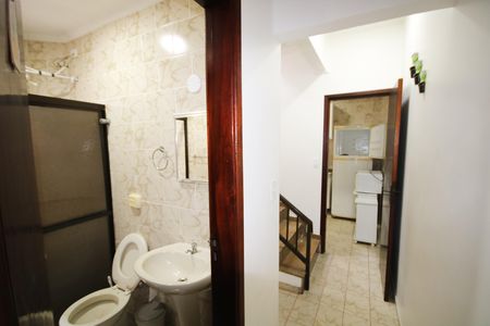 Casa para alugar com 69m², 2 quartos e 2 vagas Casa para alugar com 69m², 2 quartos e 2 vagasBanheiro Social