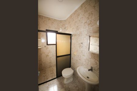Casa para alugar com 69m², 2 quartos e 2 vagas Casa para alugar com 69m², 2 quartos e 2 vagasBanheiro da Suíte
