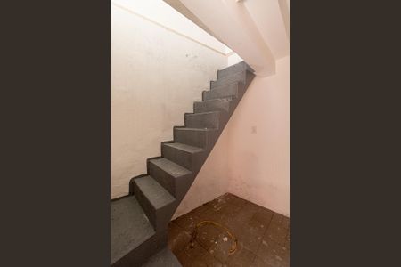 Casa para alugar com 150m², 3 quartos e 2 vagasEscada
